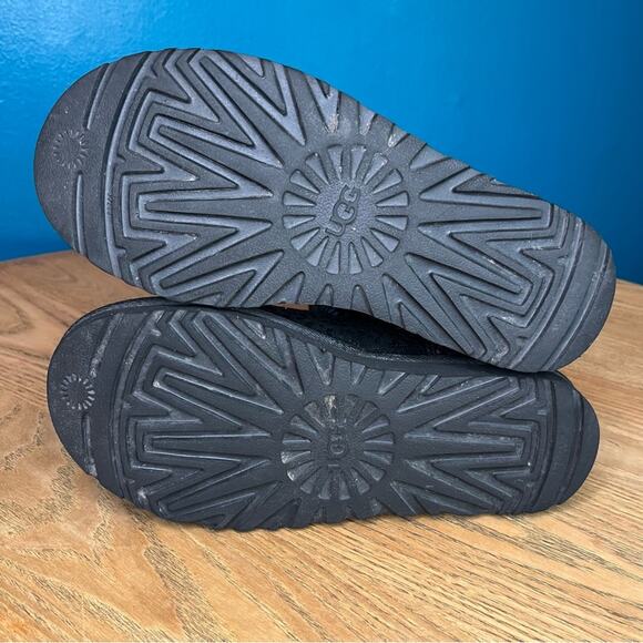 UGG Classic Short Snow Leopard Glitter Black Shearling Lined Boot Women’s Size 6 - Picture 8 of 9